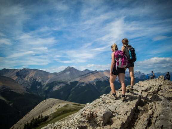 Parks Canada Enjoyingthe Viewat Sulphur Skyline Ben Morin CR large