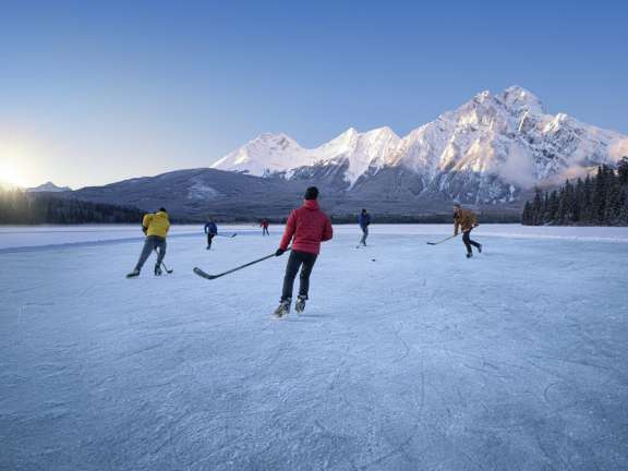 Pryamid lake hockey mount robson inn credit Travel Alberta